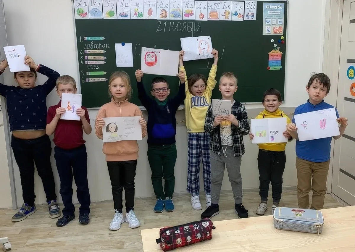 Дети работают в парах по сингапурской методике на подготовке к школе, «Академика» Кострома